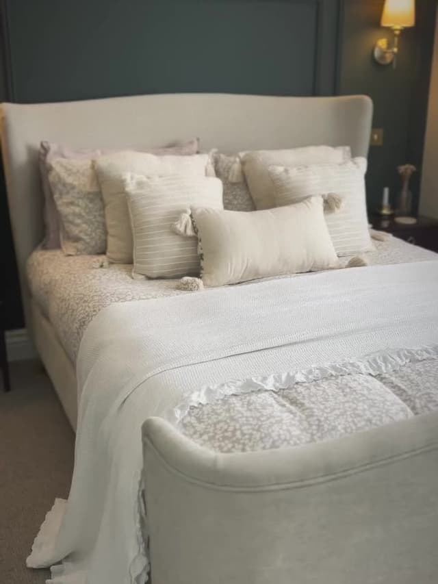Hope you all have a good week, master bedroom shot, hope all questions are answered below x
Panellin