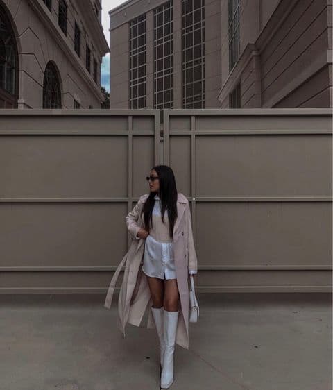 We're loving the way @alison_jae styled our trench from the #minimalistcollection ðŸ‚ðŸ¤ how cute 