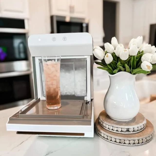 An strawberry Mojito inspiration with the aesthetically pleasing color and design of the nugget ice 