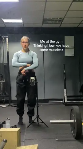 Wtf posessed me bahahaah this is a draft from AGESSSS AGO JEEZ #GYM #gymgirls #realandraw #gymclothe