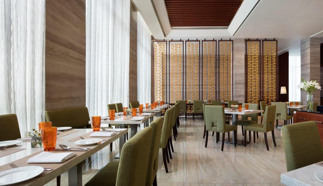 MoMo Cafe - Courtyard By Marriott