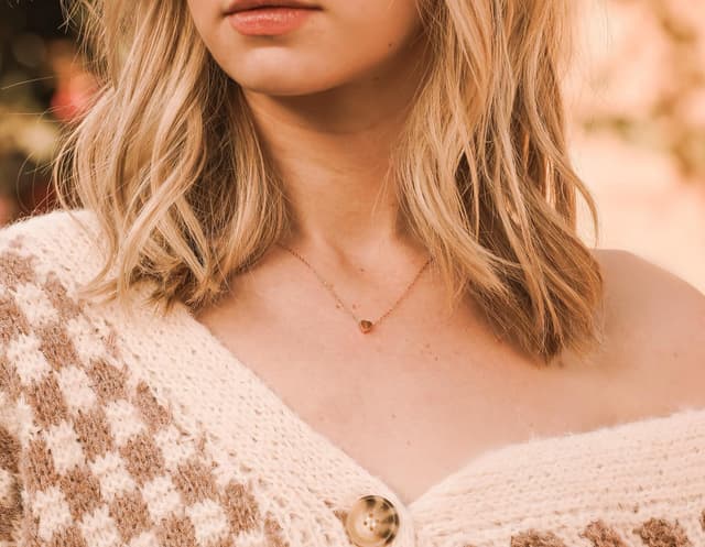 🤍 Sometimes simple is better! 🤍
Featuring our Simple Heart Necklace!

•
•
•
📸 @noellegrace.img