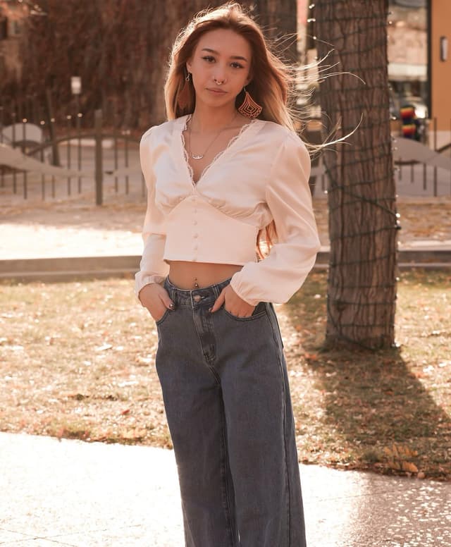 💫 Obsessed with this style of top! 💫
Featuring our This Is Love Blouse!

•
•
•
📸 @noellegrace.img