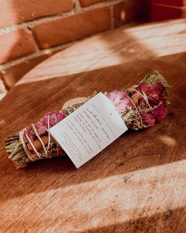 ✨ Don't forget to clear the negative energy out of your home for the new year! ✨
Featuring our Cedar