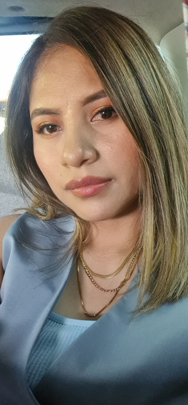Un b