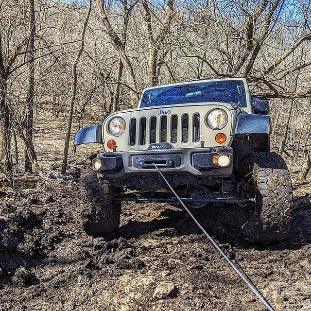 2011 Jeep Wrangler JKU with #TrailFX Reflex 2.0 winch ðŸ’ª
ðŸ“·: @sandstormdsn 
#jeep #wrangler #jku