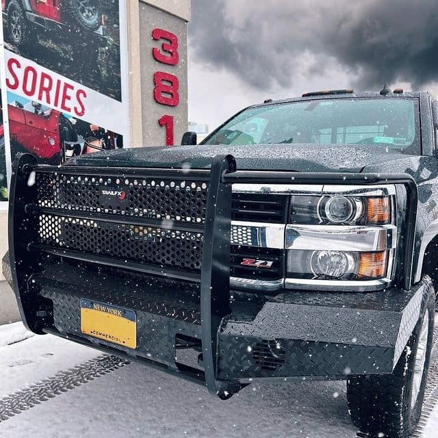 Another #FrontEndFriday is here ðŸ™Œ Check out this Silverado 2500 with #TrailFX full replacement bu