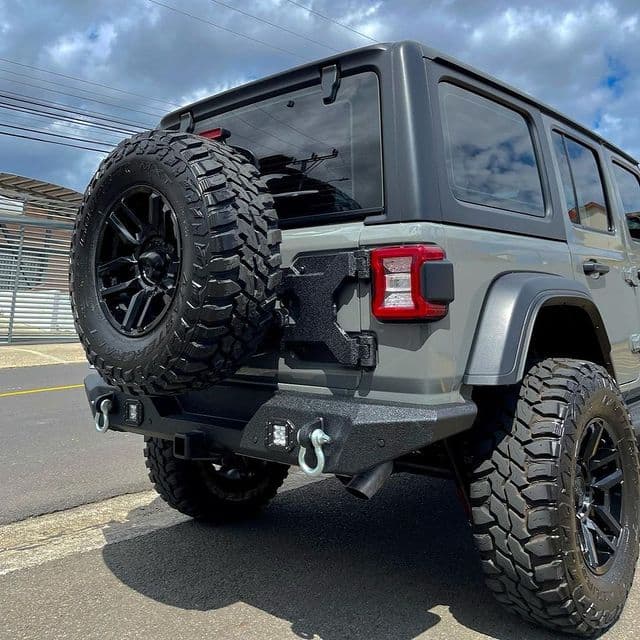 ðŸ“·: @superwheelscr 

2021 Jeep Wrangler Sport
ðŸ’¥ TrailFX Stubby Bumper with Skid Plate and Winch
