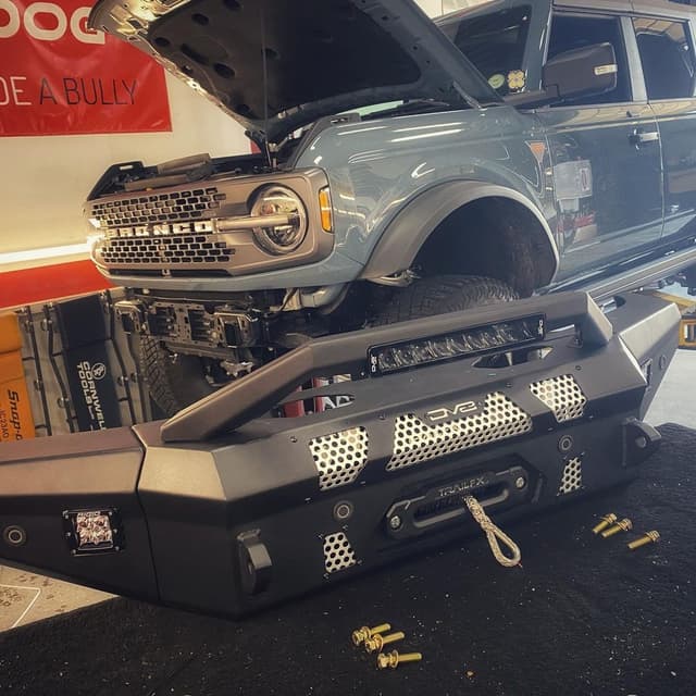 2021 Ford Bronco with #TrailFX 12,500 lb synthetic rope Reflex 2.0 winch ðŸ”¥ðŸ”¥ðŸ”¥
ðŸ“·: @accesso