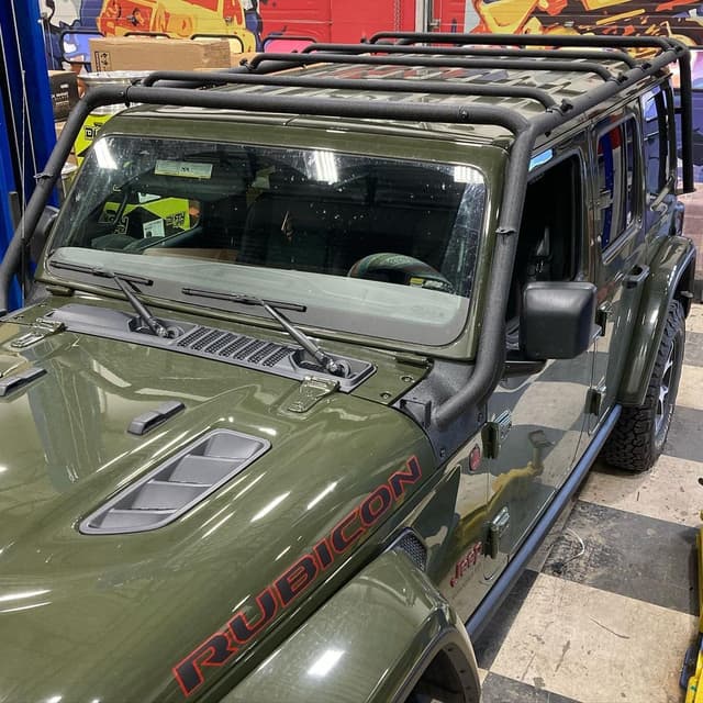 Jeep Wrangler JL with #TrailFX roof rack ðŸ‘Œ
ðŸ“·: @the_jeep_garage 
#kelowna #kelownabc #canada #s