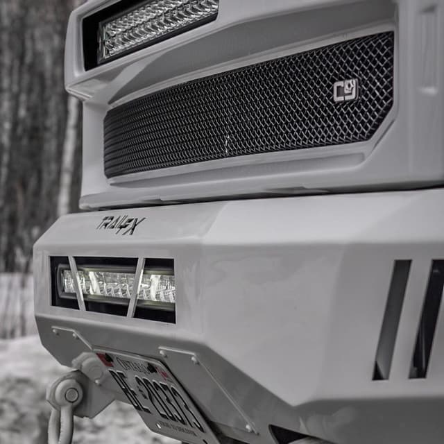 F150 with #TrailFX color-matched bumper and new LED light bar ðŸ˜ðŸ”¥ðŸ”¥
ðŸ“·: @oxwhite2.7 
#ford 