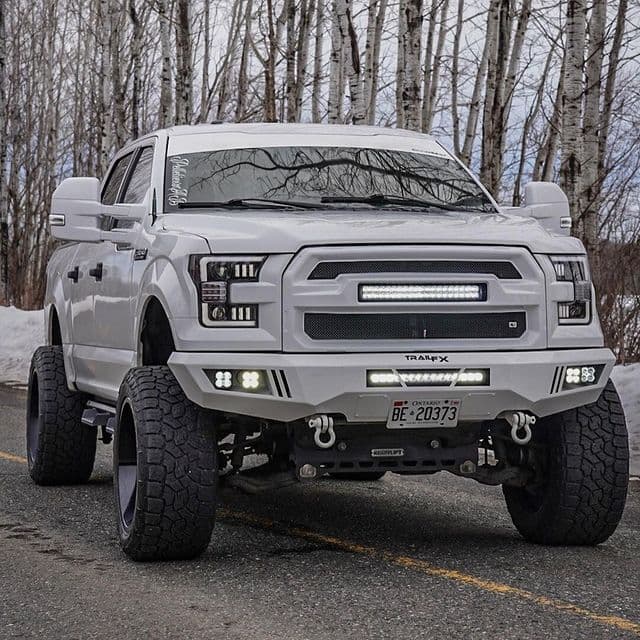 F150 with #TrailFX color-matched bumper and new LED light bar ðŸ˜ðŸ”¥ðŸ”¥
ðŸ“·: @oxwhite2.7 
#ford 
