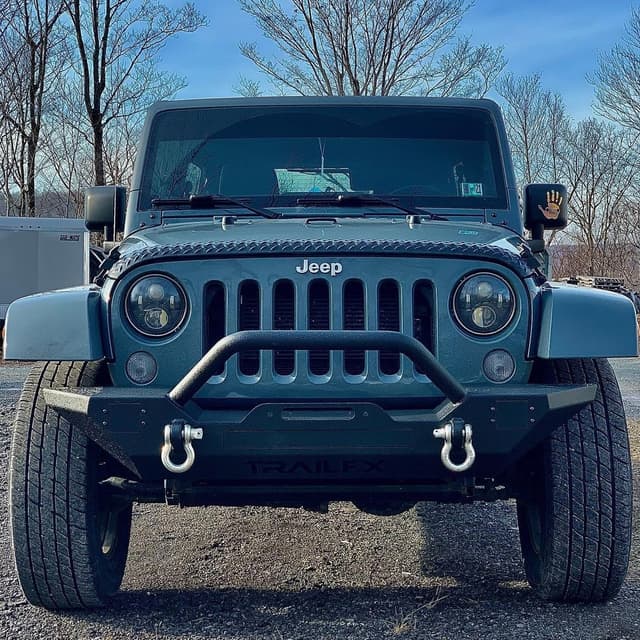 Happy #FrontEndFriday! Jeep Wrangler with #TrailFX mid-width LED & winch bumper ðŸ‘‹
ðŸ“·: @xhal3yx 