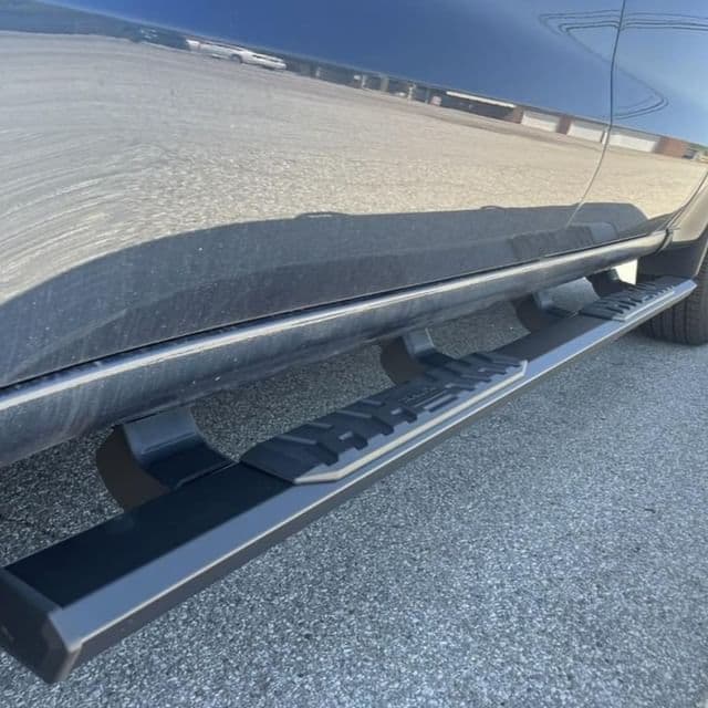 Silverado with #TrailFX A4 aluminum step bars 
ðŸ“·: @midwesttruckacc
#michigan #shoplocal #chevy #c