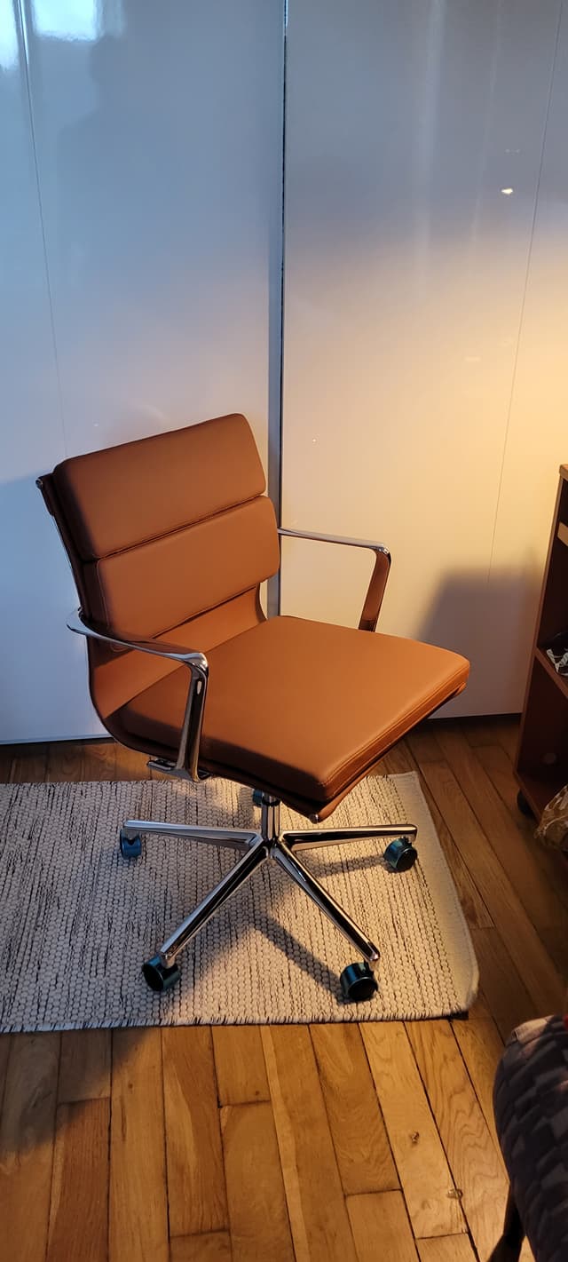 Nice and confortable office chair!